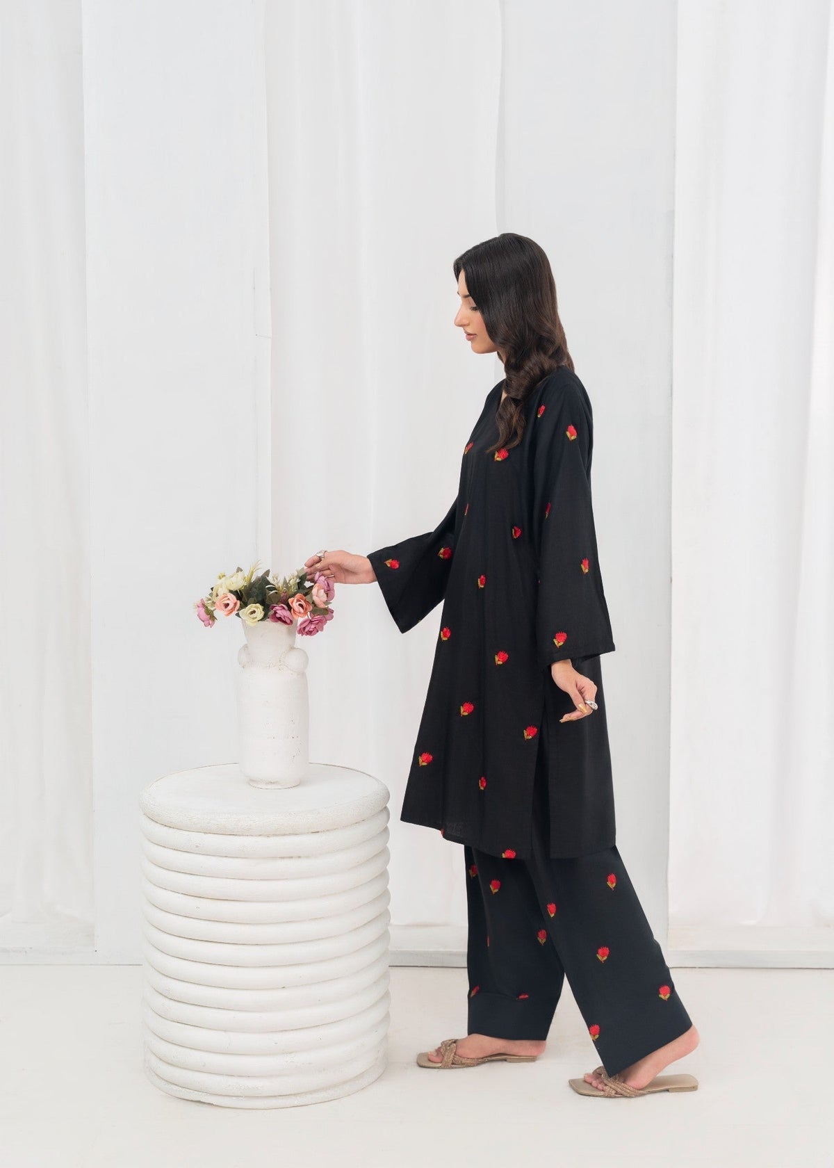 PETAL EMBROIDERED FARSHI 2PCS