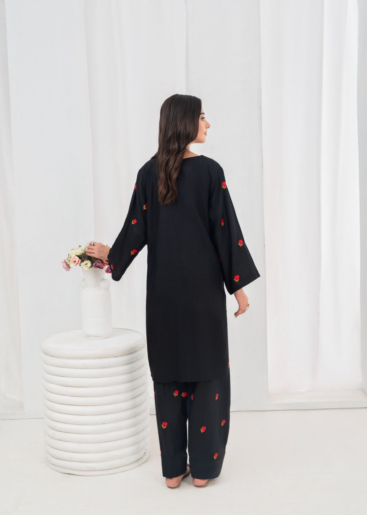PETAL EMBROIDERED FARSHI 2PCS