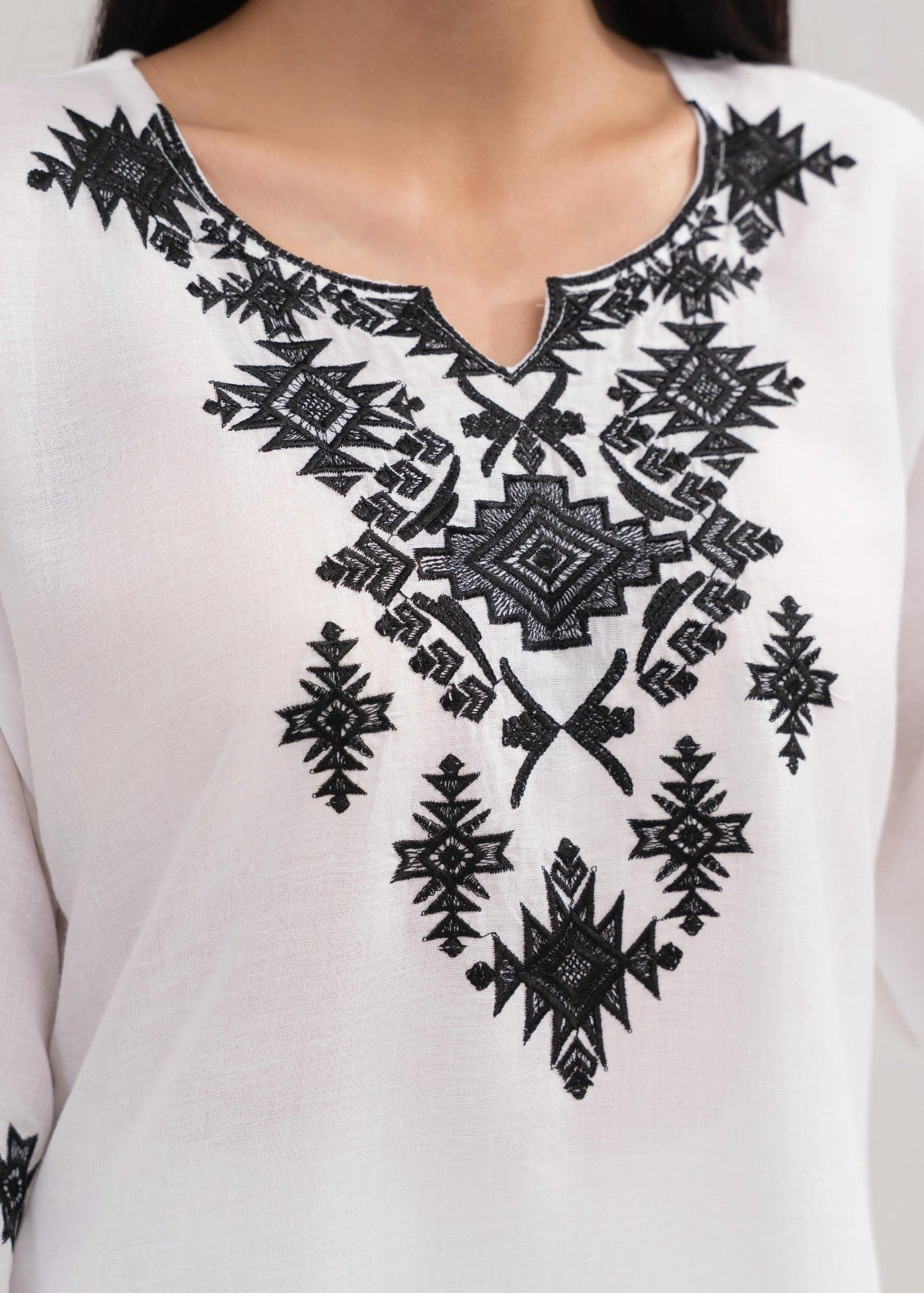 WHITE CHARM (FARSHI SHALWAR) 3PCS