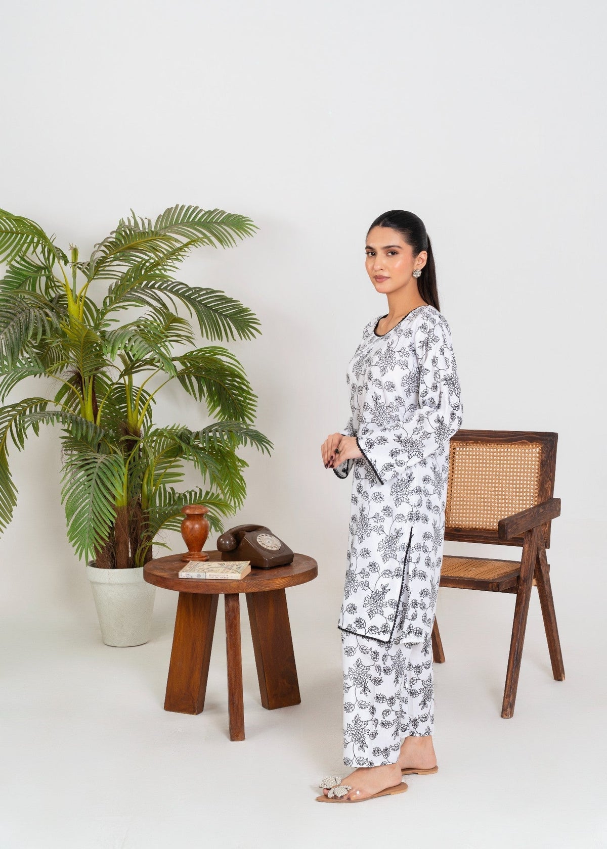 GULAAB WHITE 2PCS